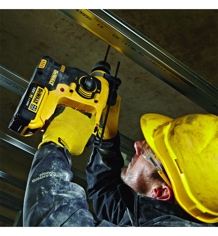 Перфоратор акумулаторен DeWALT с 2 батерии и зарядно, SDS-plus, 18 V, 4 Ah, 2.1 J, 0-4500 уд./мин, DCH253M2